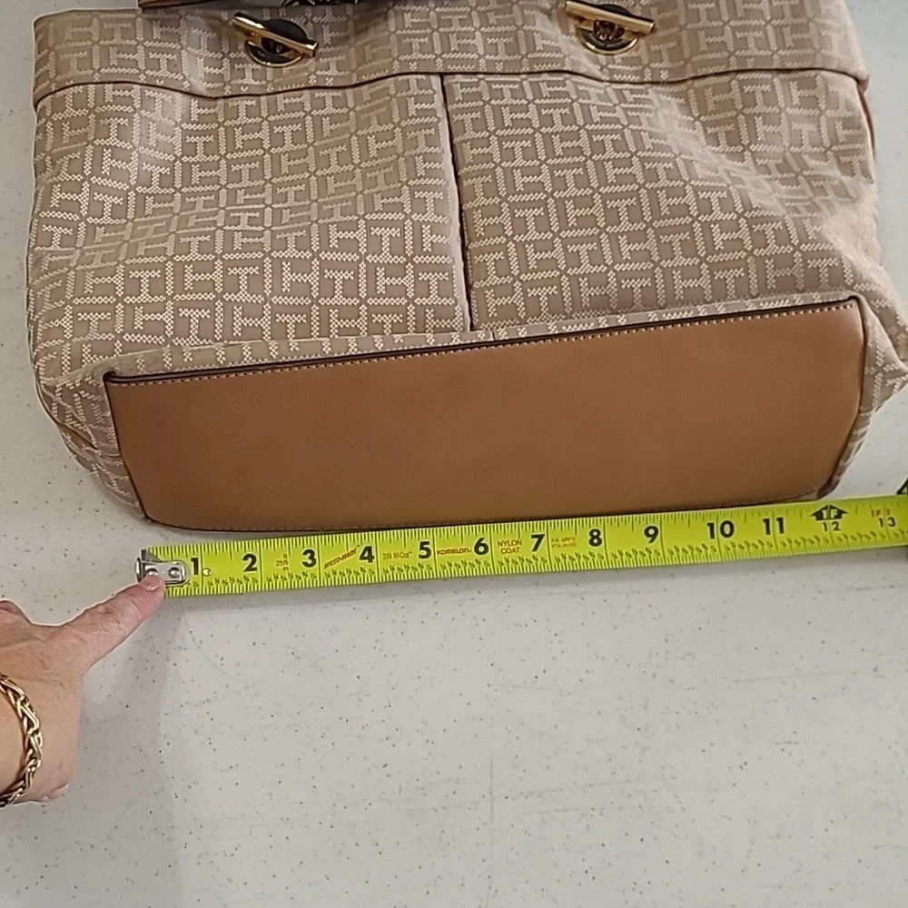Tommy Hilfiger Cream and Tan Shoulder Bag with Gold Hardware